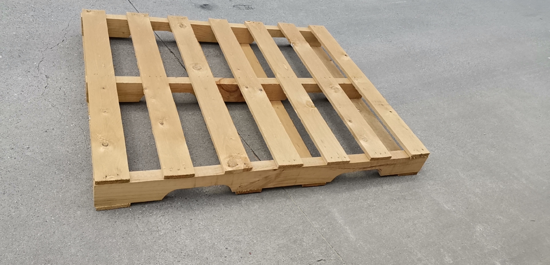 建华根据材质选择木托盘